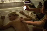 EXKLUZÍVNA MASÁŽ OLEJOVOU SVIEČKOU EXKLUZÍVNA MASÁŽ OLEJOVOU SVIEČKOU