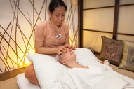 RELAXAČNÁ MASÁŽ HLAVY A TVÁRE RELAXAČNÁ MASÁŽ HLAVY A TVÁRE